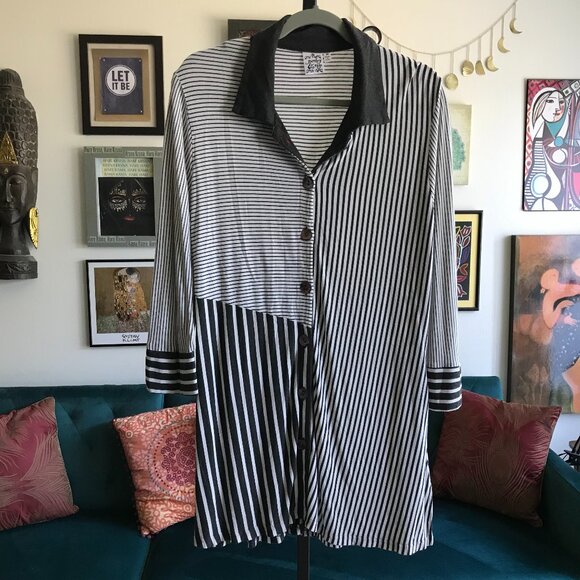 PARSLEY & SAGE size M Gray & White Constrasting Stripes Artsy Buttons Jersey Top - Picture 1 of 4